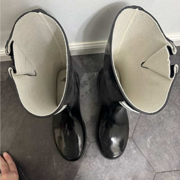 Forever Young Women's Mid-Calf Solid Color Rubber Rain Boots - Picture 4 of 11